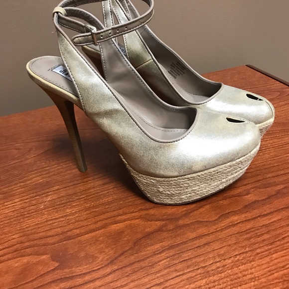Jennifer Lopez Platform Heels - Picture 3 of 3